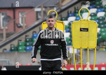 27 mars 2016 - défi international de Vauxhall (Friendly). L'Irlande du Nord v Slovénie. L'entraîneur de l'Irlande du Nord Stephen Robinson lors de la formation. Banque D'Images