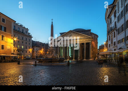 Rome, Italie : Le Panthéon au lever du soleil Banque D'Images