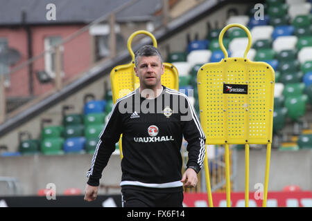 27 mars 2016 - défi international de Vauxhall (Friendly). L'Irlande du Nord v Slovénie. L'entraîneur de l'Irlande du Nord Stephen Robinson lors de la formation. Banque D'Images