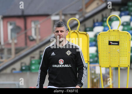 27 mars 2016 - défi international de Vauxhall (Friendly). L'Irlande du Nord v Slovénie. L'entraîneur de l'Irlande du Nord Stephen Robinson lors de la formation. Banque D'Images