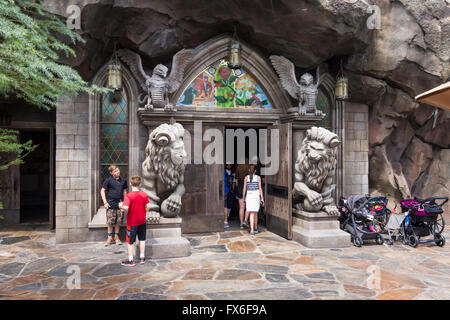 Entrée d'être notre invité restaurant à Fantasyland dans le parc à thème Magic Kingdom de Walt Disney World, Orlando, Floride Banque D'Images