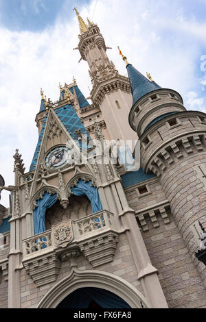 Cinderellas château dans le parc à thème Magic Kingdom de Walt Disney World, Orlando, Floride Banque D'Images
