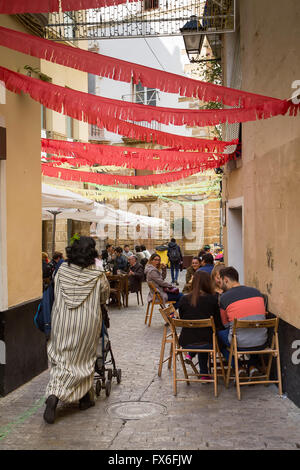 Barrio de la Viña. Bar dans le centre historique. La ville de Cadiz, Andalousie Espagne. L'Europe Banque D'Images