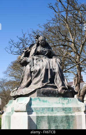 Statue de la reine Victoria assis à Tynemouth, Angleterre du Nord-Est, Royaume-Uni Banque D'Images