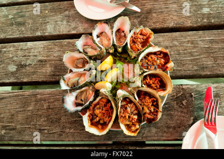 Un plat appétissant d'huîtres, de Boat Harbour Beach, Tasmanie, Australie Banque D'Images