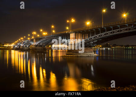 Theodor Heuss, Pont Rhin à nuit, Mayence, Rhénanie-Palatinat, Allemagne Banque D'Images