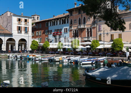 Vieux Port, Desenzano del Garda, Lombardie, Italie Banque D'Images