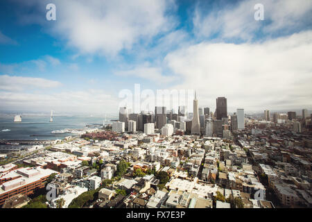 Panorama aériennes spectaculaires de San Francisco Financial District fait à partir de l'étage supérieur de la Coit Tower sur sunny day, Californie, Banque D'Images