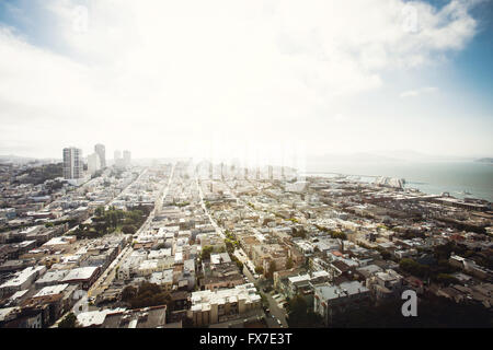 Panorama aériennes spectaculaires de San Francisco Financial District fait à partir de l'étage supérieur de la Coit Tower sur sunny day, Californie, Banque D'Images