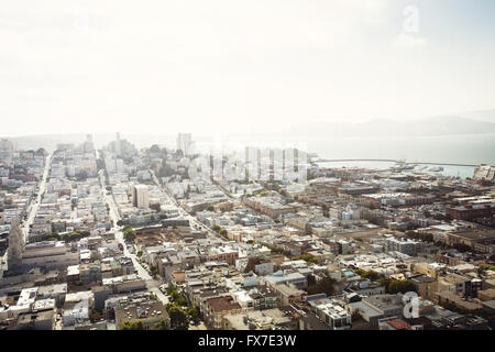 Panorama aériennes spectaculaires de San Francisco Financial District fait à partir de l'étage supérieur de la Coit Tower sur sunny day, Californie, Banque D'Images