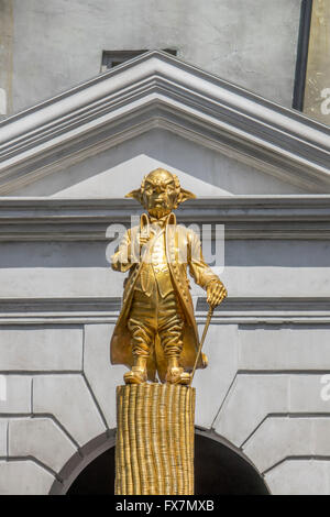 Statue d'or du Gobelin Gringott fondateur de Gringotts Wizarding Bank dans Diagon Alley Harry Potter Universal Studios Florida Stock photo Banque D'Images