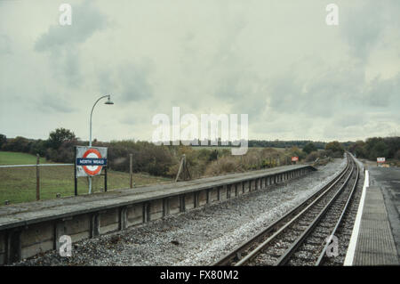 Image d'archive de North Weald station sur la ligne Central, London Underground, Essex en Angleterre, en octobre 1989, 1994 fermé, siège maintenant d'Epping Ongar Railway heritage line Banque D'Images