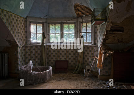 Au sud de Courtrai en Belgique, se trouve un petit village appelé Walleweg. C'est ici qu'une chambre une fois de mettre en place pour une baronne maintenant se décompose. Banque D'Images