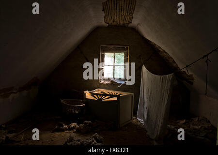 Au sud de Courtrai en Belgique, se trouve un petit village appelé Walleweg. C'est ici qu'une chambre une fois de mettre en place pour une baronne maintenant se décompose. Banque D'Images