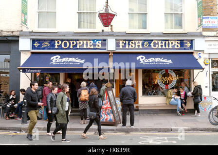 Poisson et Chip shop London ; poissons et coquelicots friterie, Hanbury Street, Spitalfields, East London UK Banque D'Images