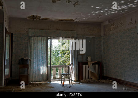 Au sud de Courtrai en Belgique, se trouve un petit village appelé Walleweg. C'est ici qu'une chambre une fois de mettre en place pour une baronne maintenant se décompose. Banque D'Images