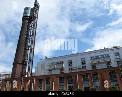 La distillerie Old Jameson,cheminée Generator Hostel Dublin,Bow Street, Smithfield Village, Dublin, Irlande Banque D'Images