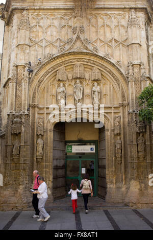 Office de tourisme, l'ancien hôpital de San Sebastian, de style gothique Isabelline de 1512 à Cordoue, Andalousie, Espagne Banque D'Images