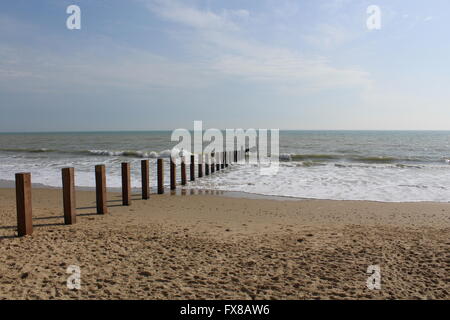 Épis sur Southbourne Beach, Dorset, UK Banque D'Images