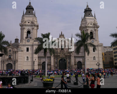 Cathédrale de Lima sur le côté est de la Plaza Mayor, dans le centre de Lima, Pérou Banque D'Images