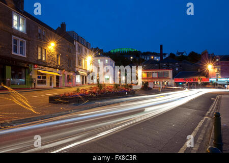 La tombée de la scène d'Oban avec McCaigs Tower en vue, l'Argyll Banque D'Images