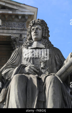 Henri François d'Aguesseau (1668-1751). Chancelier de France. Statue par Jean-Josep Foucou (1739-1821). Paris, France. Banque D'Images