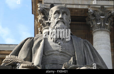 Michel de l'Hospital (1507-1573). Homme d'État français. Statue de Louis Pierre Deseine (1749-1822). Assemblée Nationale de façade. Paris. Banque D'Images