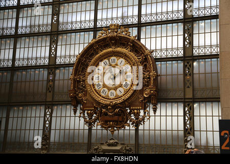 L'intérieur de l'horloge de la station Musée d'Orsay. Paris. La France. Banque D'Images