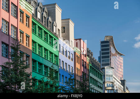 Quartier place de la navigation 4, bâtiment postmoderne par Aldo Rossi, à l'angle de la Charlottenstrasse et Zimmerstrasse, Berlin, Allemagne, Banque D'Images