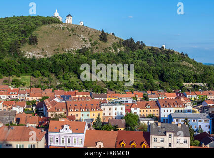 Chapelle Saint Sébastien et clocher sur la Montagne Sainte (Svaty Kopecek) à Mikulov ville, la région de Moravie en République Tchèque Banque D'Images