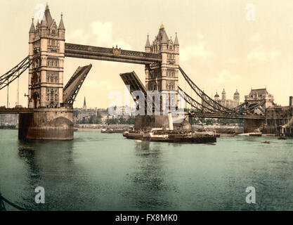 Tower Bridge, ouvert, Londres, Angleterre, Royaume-Uni, impression Photochrome, vers 1900 Banque D'Images