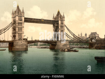 Tower Bridge, Londres, Angleterre, vers 1900, Impression Photochrome Banque D'Images