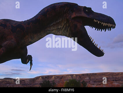 Tyrannosaurus rex dinosaure dans badlands Banque D'Images