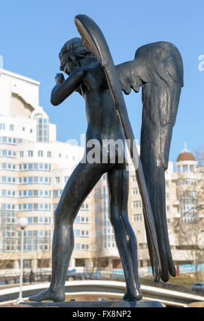 The crying angel statue fait partie du Monument commémoratif de guerre afghans sur l'Île des larmes, Minsk, Bélarus Banque D'Images