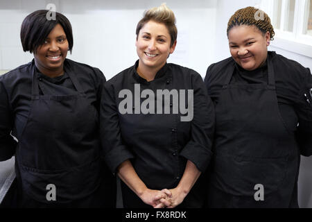 Chef cuisinier et ses aides Banque D'Images