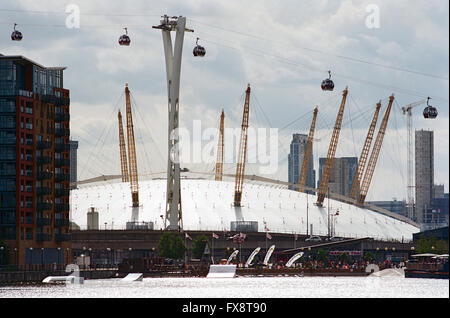 L'O2 Arena, dans les Docklands, London UK, avec passage du téléphérique Emirates Banque D'Images