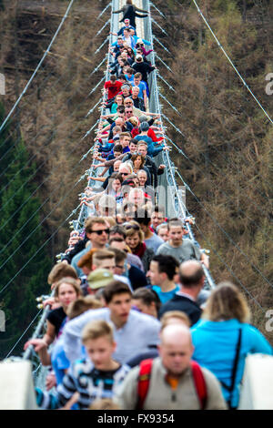 Suspension Bridge, Geierlay Sosberg entre villages et Mörsdorf, 360 mètres de longueur, le plus long pont suspendu de l'Allemagne Banque D'Images