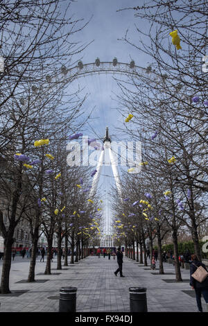 London Eye sur la rive sud de la Tamise, Londres, Angleterre, Royaume-Uni Banque D'Images