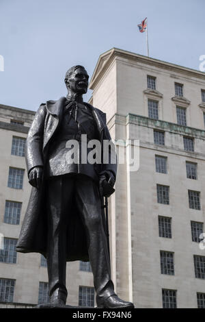 Statue de Lord Hugh Trenchard à Victoria Embankment Gardens Banque D'Images