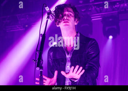 Milan Italie. 12 avril 2016. Le groupe de rock alternatif anglais le 1975 il se produit sur scène à Fabrique de présenter leur nouvel album 'J'aime quand vous dormez vous êtes si beau et pourtant si ignore' Credit : Rodolfo Sassano/Alamy Live News Banque D'Images