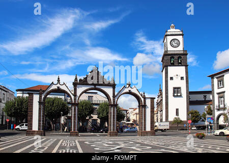 Portas da Cidade (portes de la Ville) - entrée de la ville historique de Ponta Delgada sur l'île de São Miguel, Açores Banque D'Images