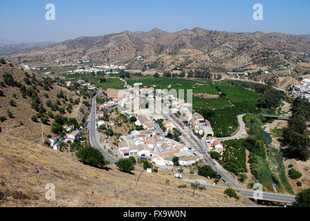 Portrait de la gare ferroviaire et la campagne vu du château), Alora, Malaga Province, Andalusia, Spain Banque D'Images