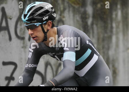 Eibar, Espagne, le 9 avril 2016 Sébastien Henao au cours du temps, procès contre Eibar - Andrézieux-bouthéon du Tour du Pays Basque Banque D'Images