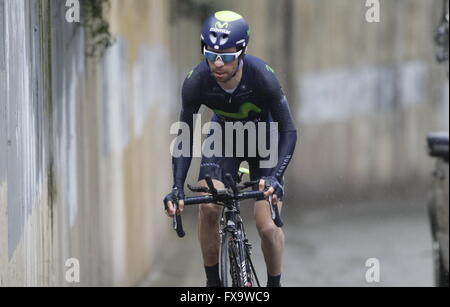 Eibar, Espagne, le 9 avril, 2016 Giovanni Visconti au cours du temps, procès contre Eibar - Andrézieux-bouthéon du Tour du Pays Basque Banque D'Images