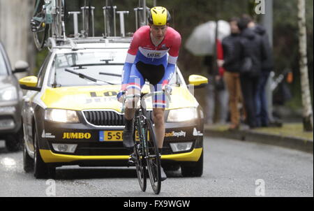 Eibar, Espagne, le 9 avril, 2016 Wilco Kelderman pendant le contre-la-montre contre Eibar - Andrézieux-bouthéon du Tour du Pays Basque Banque D'Images