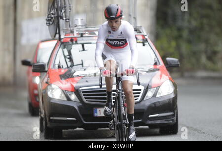 Eibar, Espagne, le 9 avril 2016 Samuel Sanchez au cours du temps, procès contre Eibar - Andrézieux-bouthéon du Tour du Pays Basque Banque D'Images