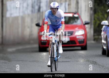 Eibar, Espagne, le 9 avril 2016 Thibault Pinot au cours du temps, procès contre Eibar - Andrézieux-bouthéon du Tour du Pays Basque Banque D'Images