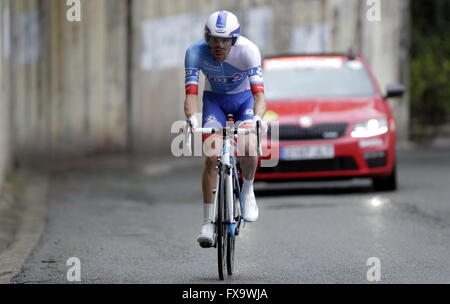 Eibar, Espagne, le 9 avril 2016 Thibault Pinot au cours du temps, procès contre Eibar - Andrézieux-bouthéon du Tour du Pays Basque Banque D'Images