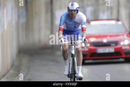 Eibar, Espagne, le 9 avril 2016 Thibault Pinot au cours du temps, procès contre Eibar - Andrézieux-bouthéon du Tour du Pays Basque Banque D'Images