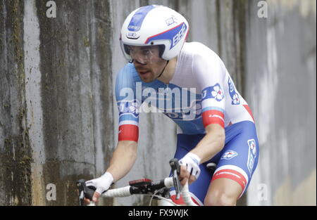 Eibar, Espagne, le 9 avril 2016 Thibault Pinot au cours du temps, procès contre Eibar - Andrézieux-bouthéon du Tour du Pays Basque Banque D'Images